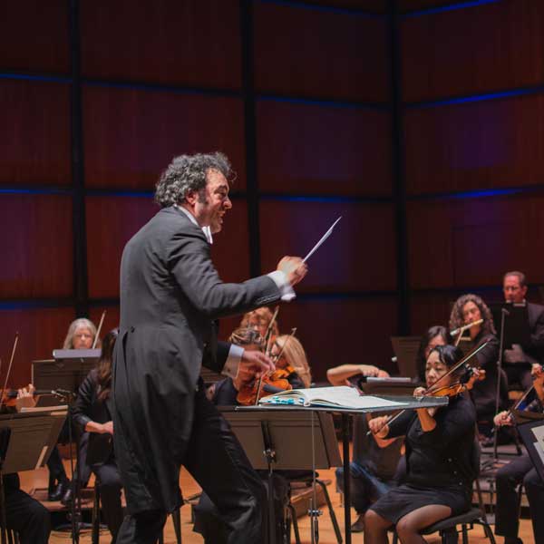 Music Director, Eric Jacobsen conducts the Virginia Symphony Orchestra